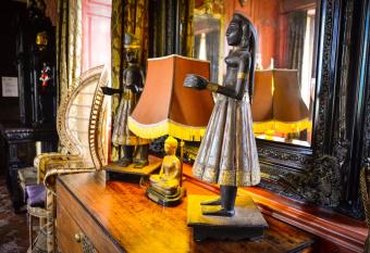 Chateau d Origny, Chambres d hotes et Restaurant Gastronomique has rooms with a private hot tub