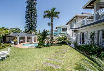 Blue Waves Lodge has Balcony rooms