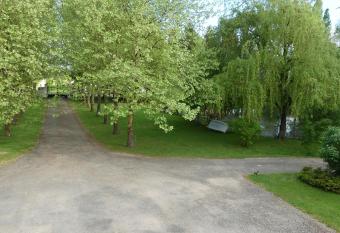 Gite Guillemin has Balcony rooms
