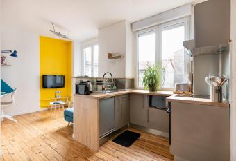 Le classe et cosy allows 18 year olds to book a room