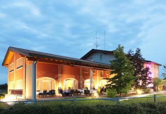 Agriturismo Podere Dell Angelo allows 18 year olds to book a room