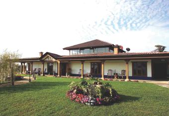 Villa Blanca Cloud Forest Hotel & Retreat has Balcony rooms