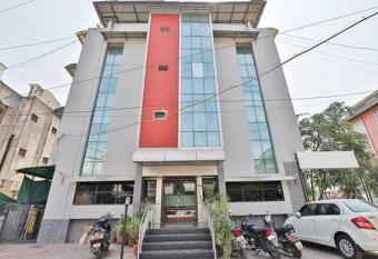 Flagship 3444 Hotel Sunrise allows 18 year olds to book a room