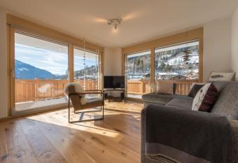 Zer Milachra has Balcony rooms