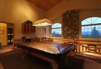 Summit Ski-Inn Ski-Out allows 18 year olds to book a room