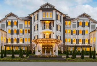 Le Thatluang D oR Boutique Hotel has Balcony rooms