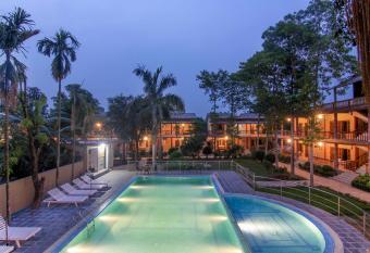 Jungle Safari Lodge allows 18 year olds to book a room