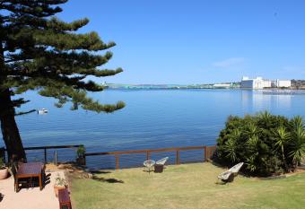 Bay 10 - Suites and Apartments allows 18 year olds to book a room