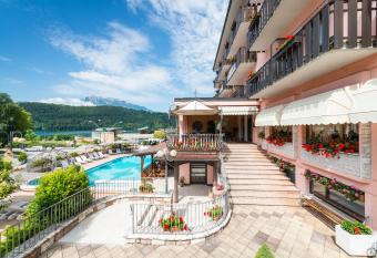 Hotel Ariston allows 18 year olds to book a room