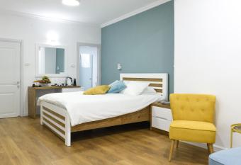 The Grape House has Balcony rooms