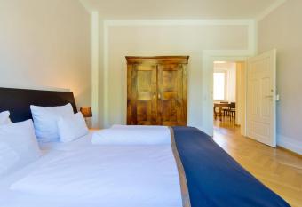 Qube Apartments Bergheim has Balcony rooms