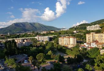 Apartment in Salerno Parco allows 18 year olds to book a room