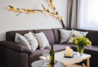 Apartm  n Loty allows 18 year olds to book a room