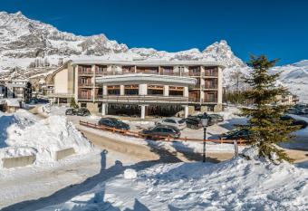 Hotel Europa has Balcony rooms