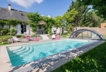 Au Coeur du Bien-Etre, chalet avec piscine chauff  e et couverte, SPA, sauna, massages allows 18 year olds to book a room