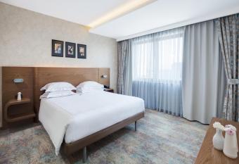 Emerald Hotel allows 18 year olds to book a room