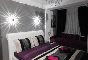 Velvet Lux Apartment has Balcony rooms