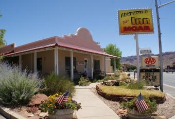 Adventure Inn Moab allows 18 year olds to book a room
