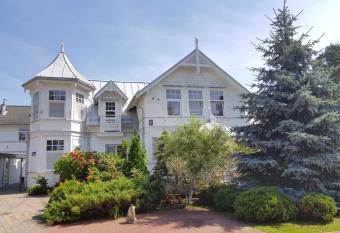 Naiza Guesthouse and Apartments allows 18 year olds to book a room