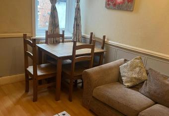 Jesmond Vale 3 Bedroom Apartment allows 18 year olds to book a room