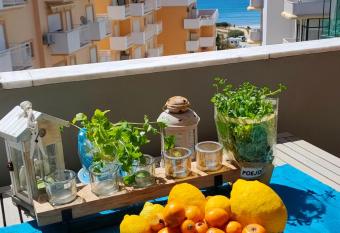 Cantinho do Sol - Sea view, Quiet, Cozy and Relaxing Flat allows 18 year olds to book a room