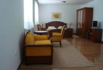 Vila Punta has rooms with a private hot tub