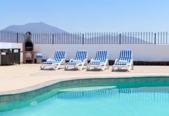 Villa Linda has Balcony rooms