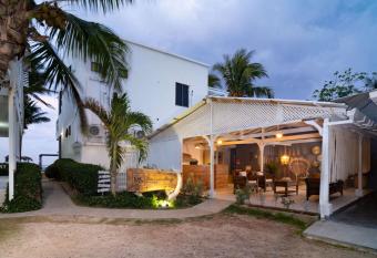 Hotel San Luis Beach House allows 18 year olds to book a room