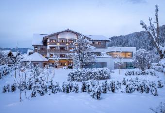 Superior Hotel Alpenhof allows 18 year olds to book a room