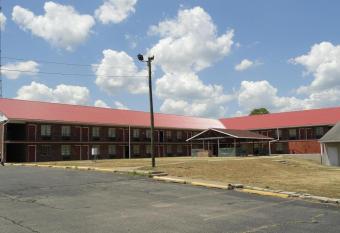 Red Carpet Inn Terre Haute allows 18 year olds to book a room