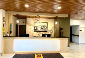 Super 8 by Wyndham Hinton allows 18 year olds to book a room