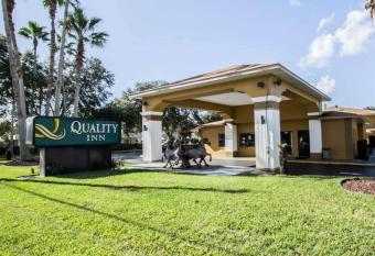 Quality Inn near Blue Spring has Smoking rooms