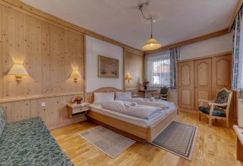 Hotel Bayerischer Hof has Balcony rooms