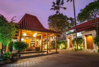 Surya Mas Villa has Balcony rooms
