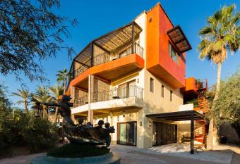 Marea La Paz allows 18 year olds to book a room