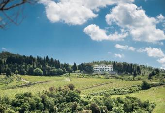 Villa Vistarenni has Balcony rooms