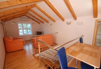 Springs Apartments & Rooms has Balcony rooms