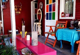 Side Tuana Garden Home allows 18 year olds to book a room