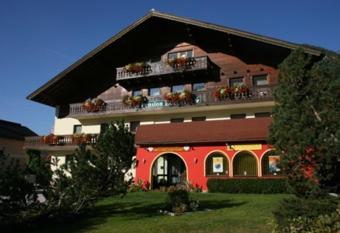 Pension Edelweiss has Balcony rooms