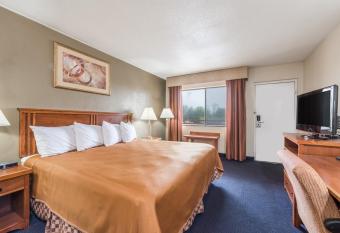 Red Carpet Inn Lancaster has Smoking rooms