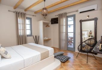 Ampelos Inn has Balcony rooms