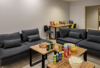 Vistula Boutique Exclusive Apartments has rooms with a private hot tub