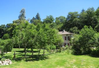 Le Moulin de Pensol has Balcony rooms