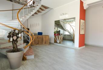 Boulevard 900 has Balcony rooms