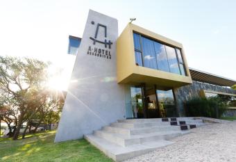 A Hotel Decosuites allows 18 year olds to book a room