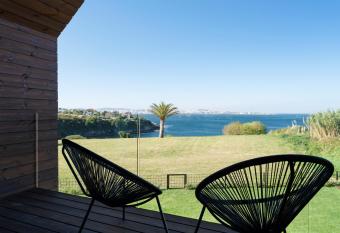 Caba  as de Canide has rooms with a private hot tub