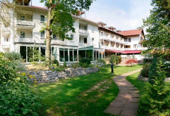 Hotel Kurparkblick has Balcony rooms