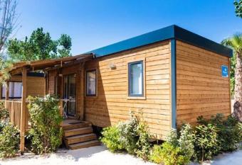 Camping Paris-Est has Balcony rooms