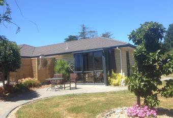 Silverdale Garden Studio allows 18 year olds to book a room