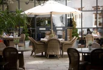 Hotel du Vin Bristol allows 18 year olds to book a room